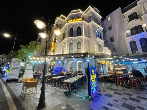 Sea & savor restaurant
