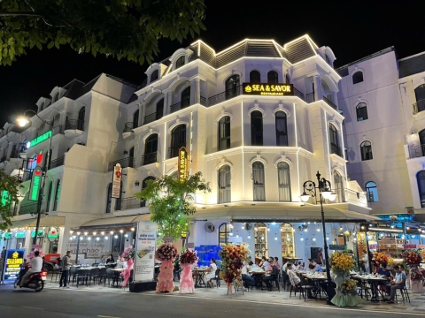 Sea & savor restaurant