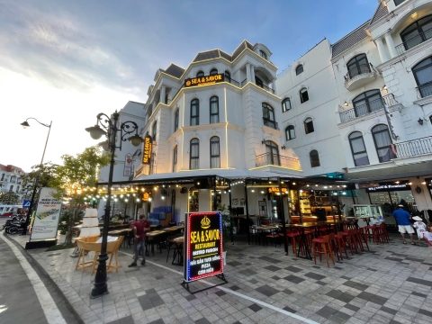 Sea & savor restaurant